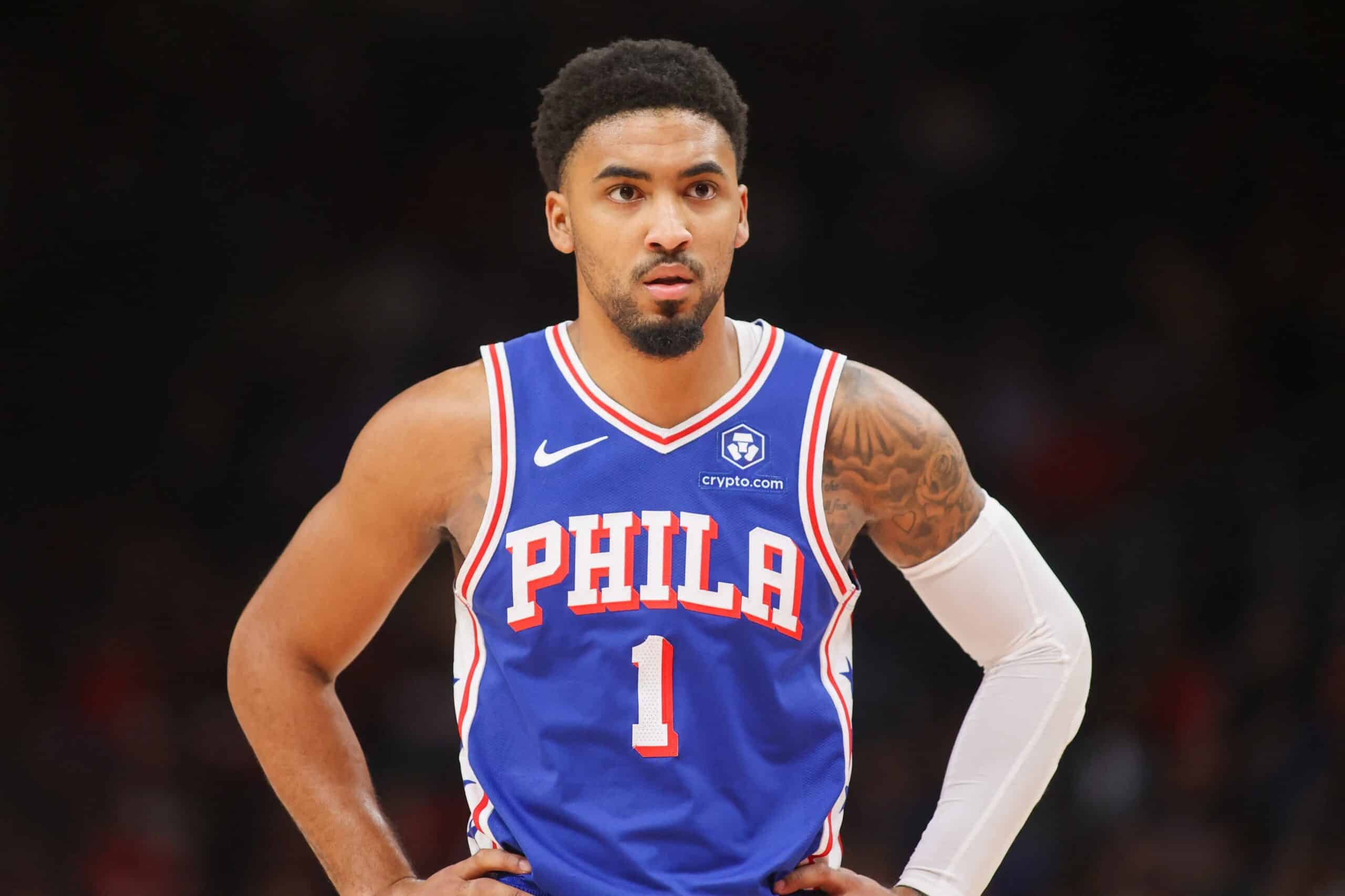 El delantero de los Sixers estará fuera al menos dos semanas por una lesión en el pie.