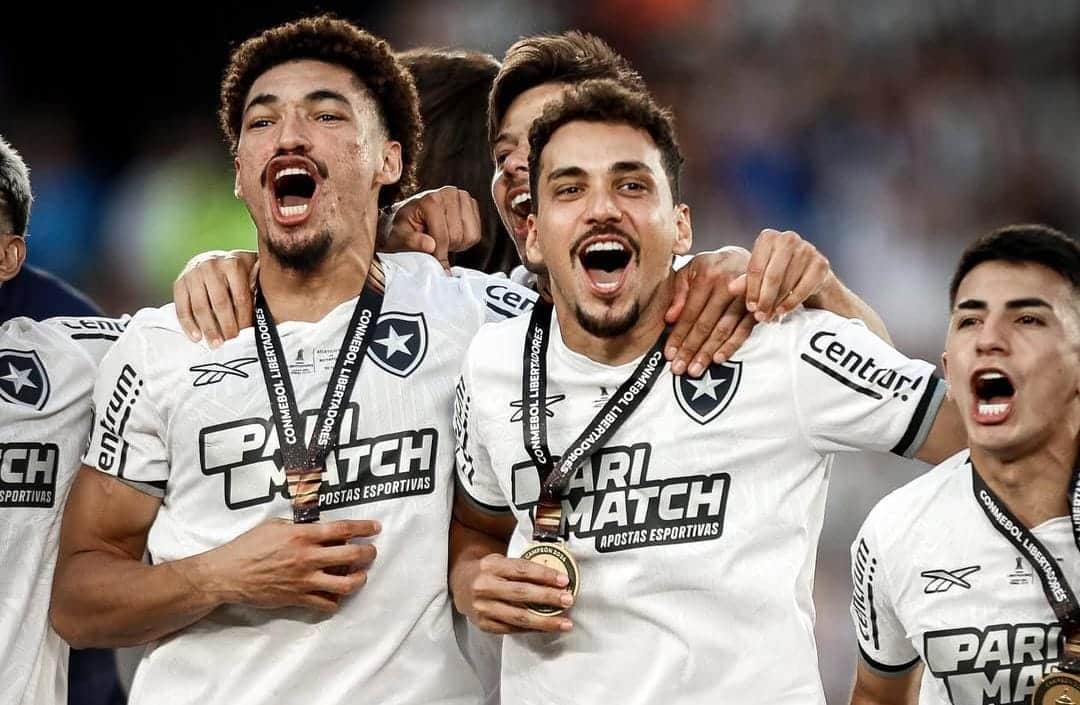 EDUARDO PARTE DEL PLANTEL CAMPEÓN CON EL BOTAFOGO DE LA COPA LIBERTADORES 2024 Y DEL BRASILEIRAO DE BRASIL