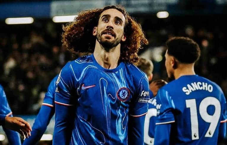 CUCURELLA BUSCA PODER DETENER A RAÚL JIMÉNEZ EN EL ENCUENTRO ENTRE EL CHELSEA FRENTE AL FULHAM FC DE LA PREMIER LEAGUE