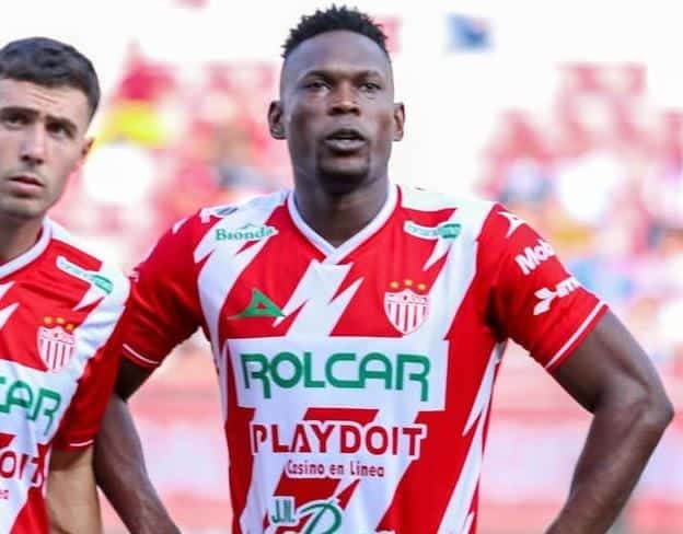 DIBER CAMBINDO SE HA CONVERTIDO EN UNO DE LOS CONSENTIDOS DE LA AFICIÓN DE LOS RAYOS DEL NECAXA DE LA LIGA MX