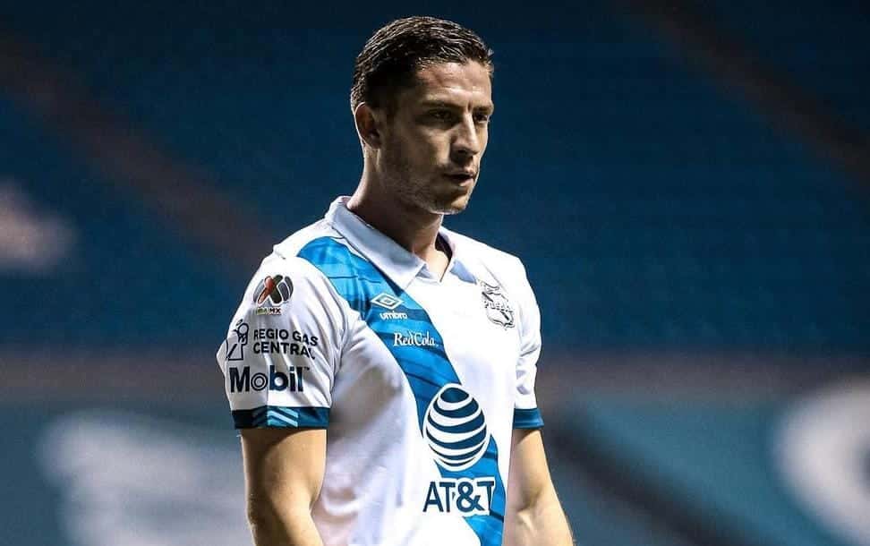 SANTIAGO ORMEÑO DEJA DE PERTENECER A LAS CHIVAS TRAS SU PASO POR EL CLUB PUEBLA Y SE ENCUENTRA EN LA BÚSQUEDA DE EQUIPO PARA EL CLAUSURA 2025