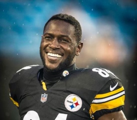 Antonio Brown, un jugador que se perdió en los escándalos.