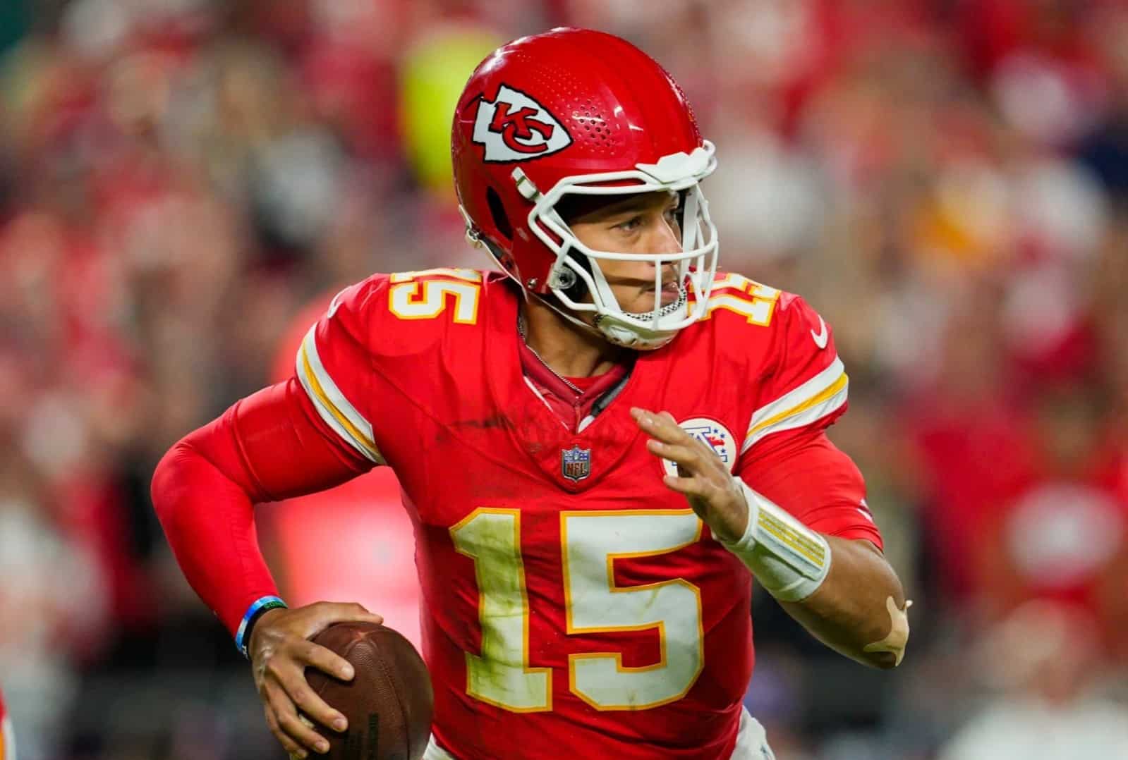 Mahomes será baja por lesión en el tobillo para la Semana 16.