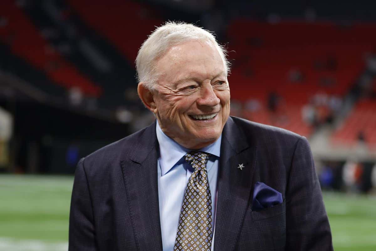 Jerry Jones tuvo contacto con un coach más.