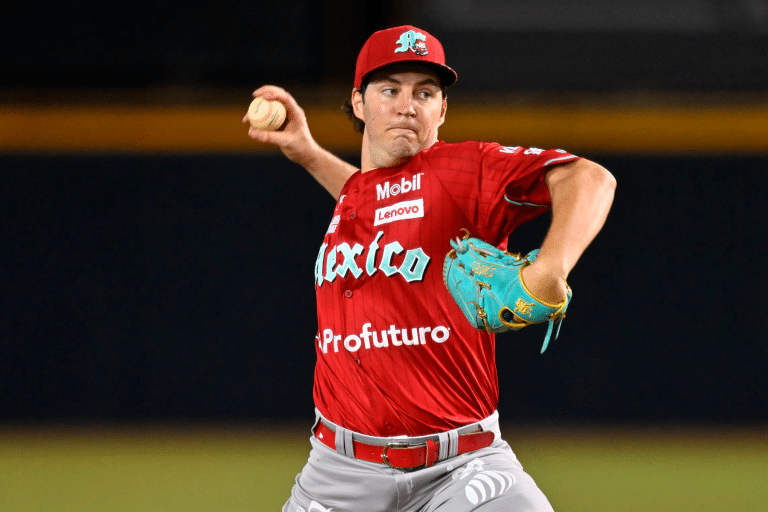 TREVOR BAUER LANZANDO CON LOS DIABLOS