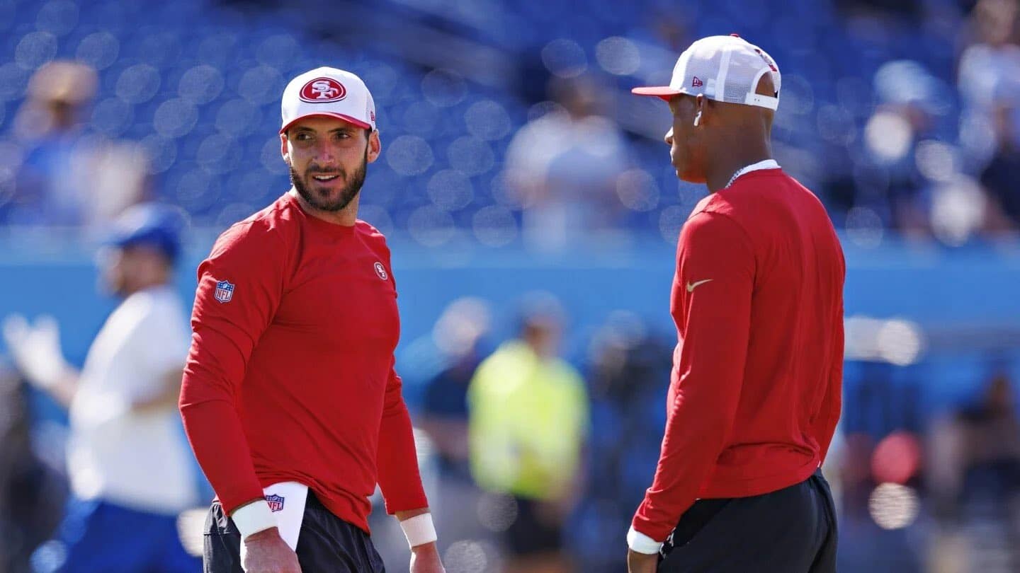 Joshua Dobbs en entrenamiento en la semana con Purdy.