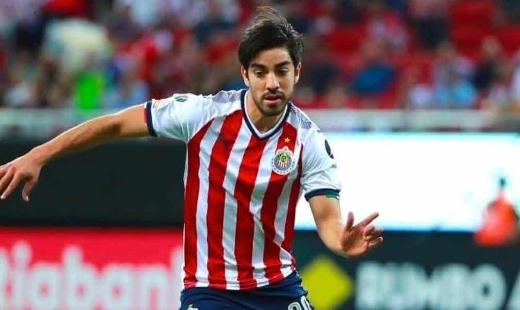 RODOLFO PIZARRO FUE UN JUGADOR MUY AMADO POR LA AFICIÓN DE LAS CHIVAS DURANTE SU PASO ANTES DE SALIR RAYADOS