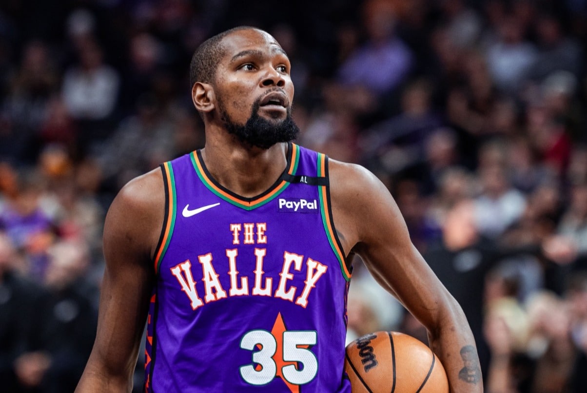 Los Suns visitan la duela de los 76ers este inicio de semana.