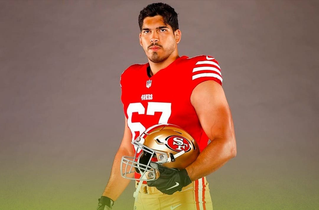 Isaac Alarcón recibe contrato con los 49ers para 2025.