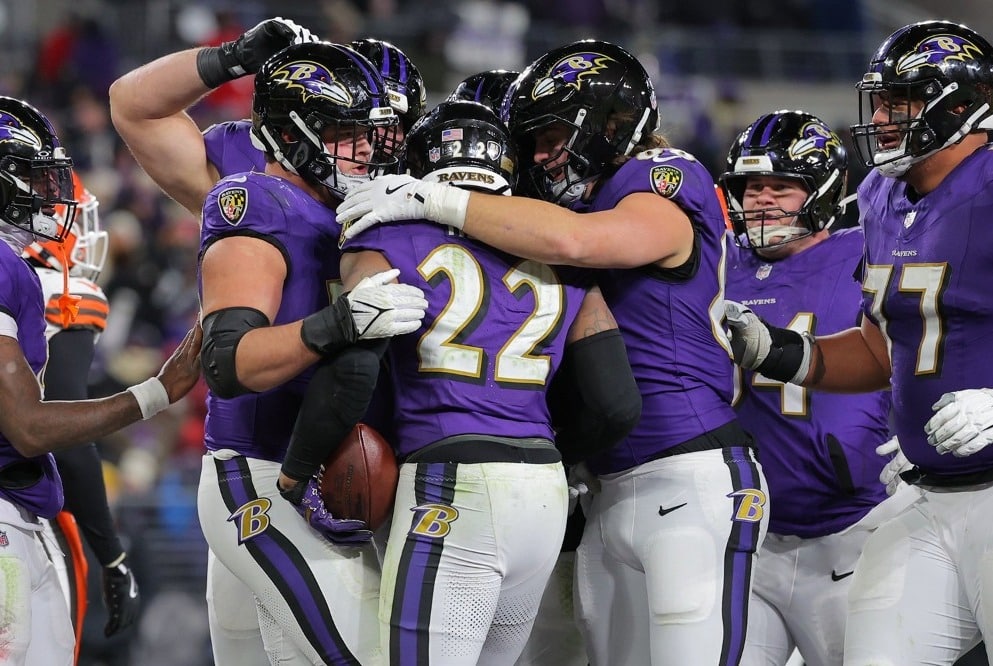 Los Baltimore Ravens se alistan para jugar el duelo de comodines este sábado.