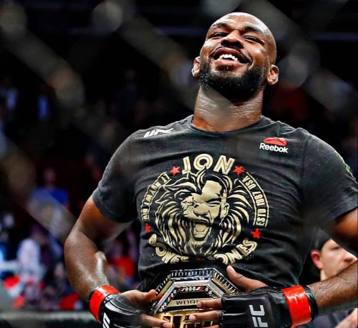 Jon Jones se alista para una posible pelea en peso pesado este 2025.