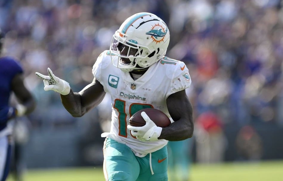 Los Miami Dolphins deberían pensarlo mucho antes de siquiera considerar la idea de cambiar al receptor abierto Tyreek Hill.