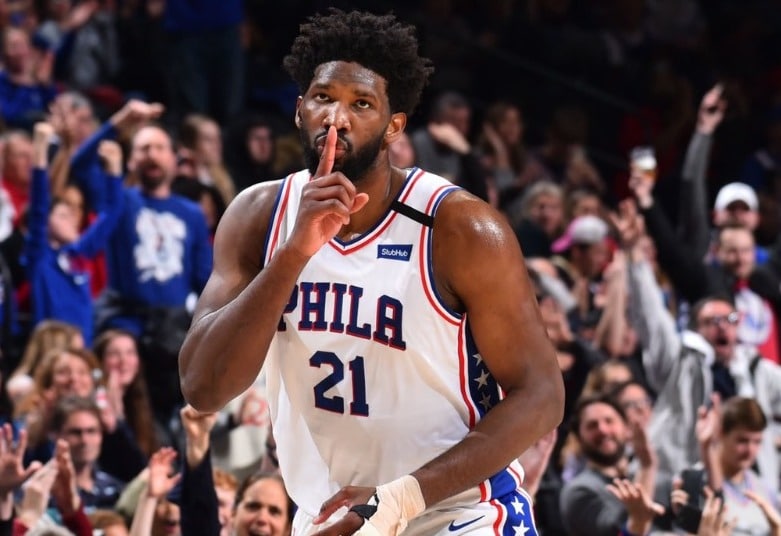 Joel Embiid se perderá la gira por la reaparición de inflamación en la rodilla izquierda.