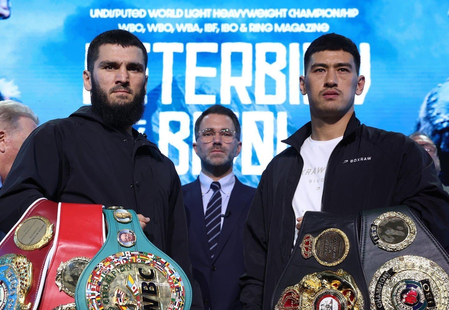 Beterbiev y Bivol pactan revancha para febrero en Arabia Saudita.