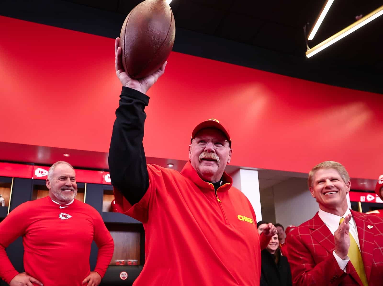 Andy Reid llego a los 300 juegos ganados con los Chiefs.