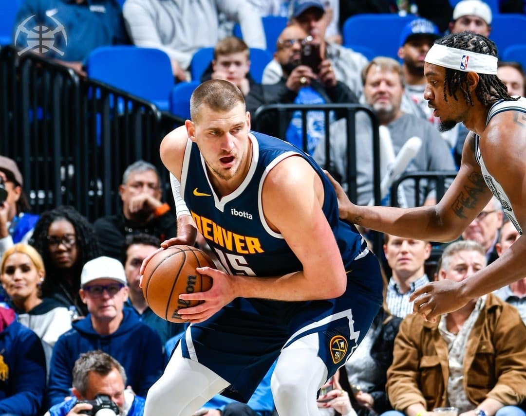 Denver Nuggets juegan este martes en busca de la cima de su división.