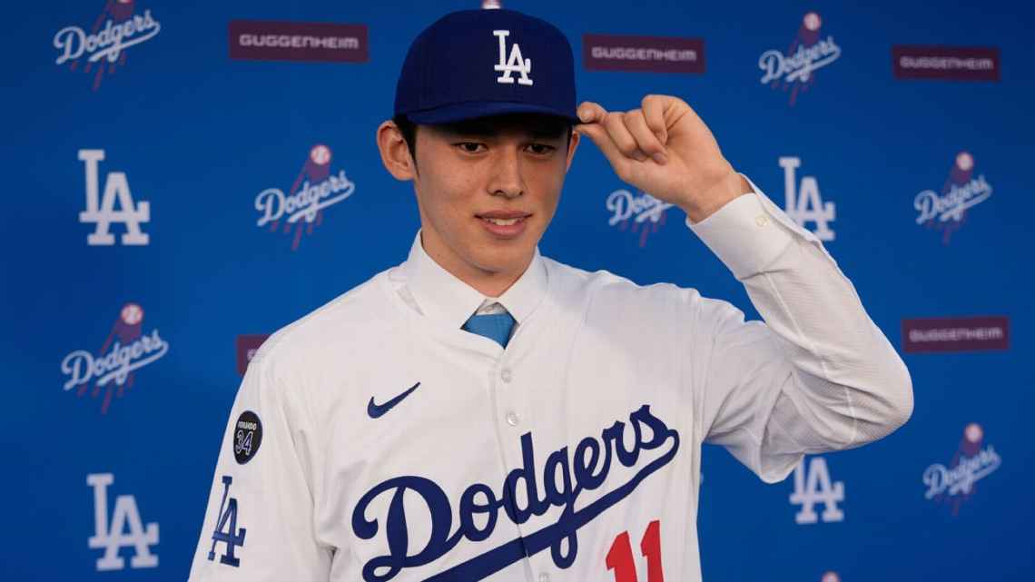 ROKI SASAKI EN LA PRESENTACIÓN CON LOS DODGERS