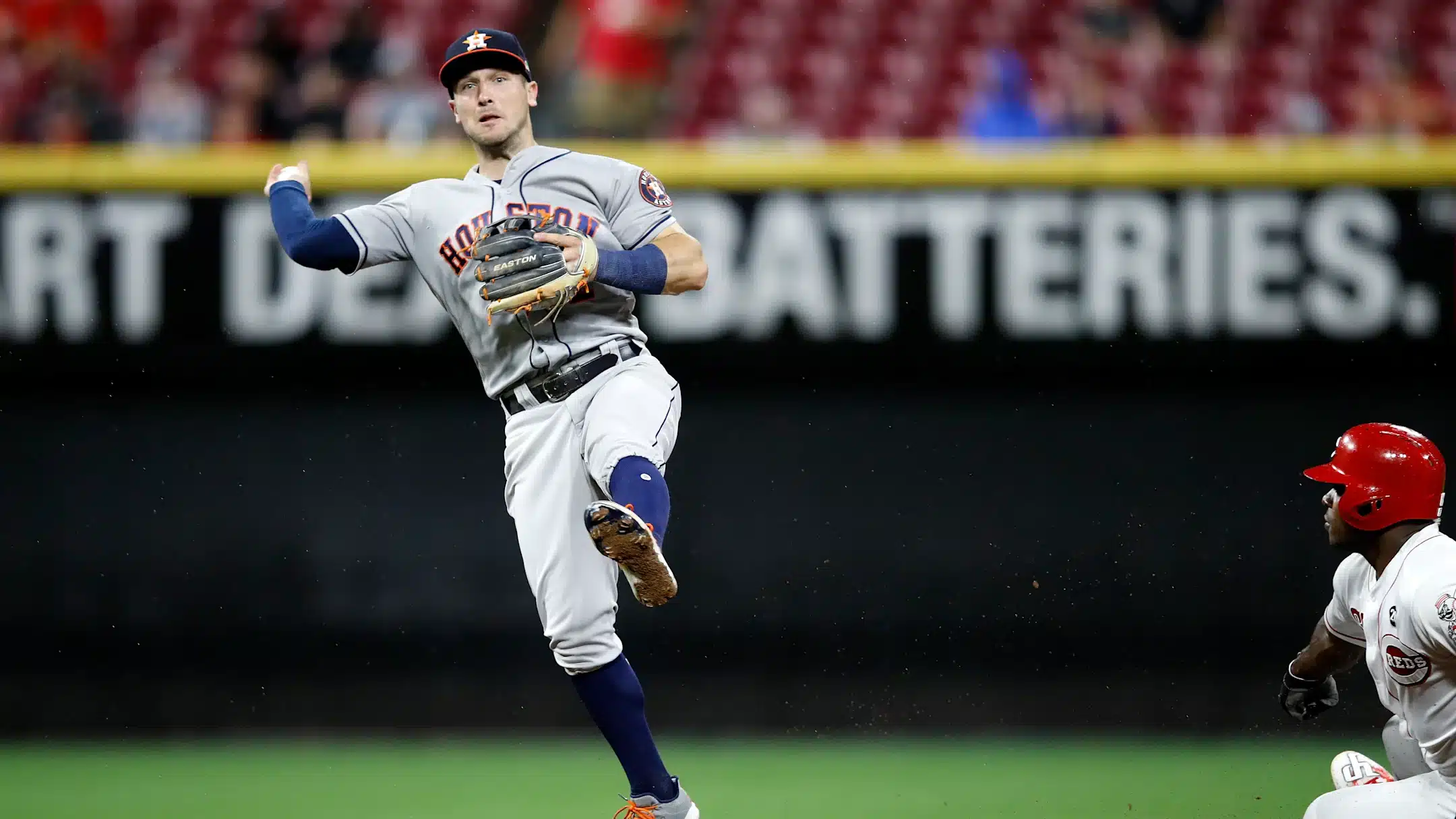 ALEX BREGMAN HACE UNA BUENA JUGADA