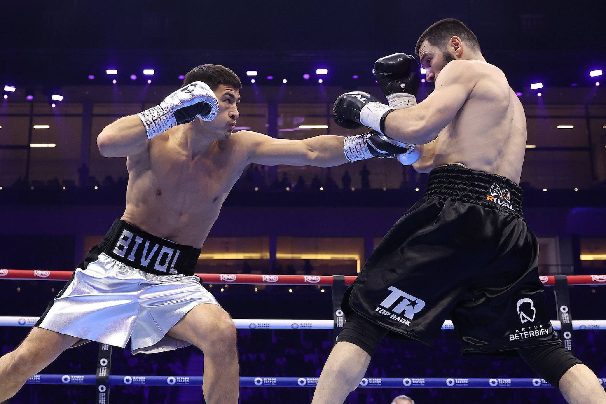 BIVOL SIGUE COMO UNO DE LOS MEJORES DEL BOXEO