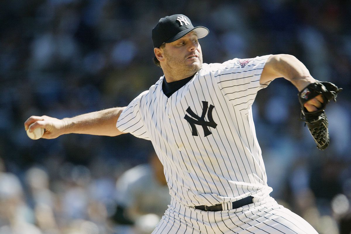 ROGER CLEMENS JUGÓ CUATRO AÑOS PARA LOS YANKEES