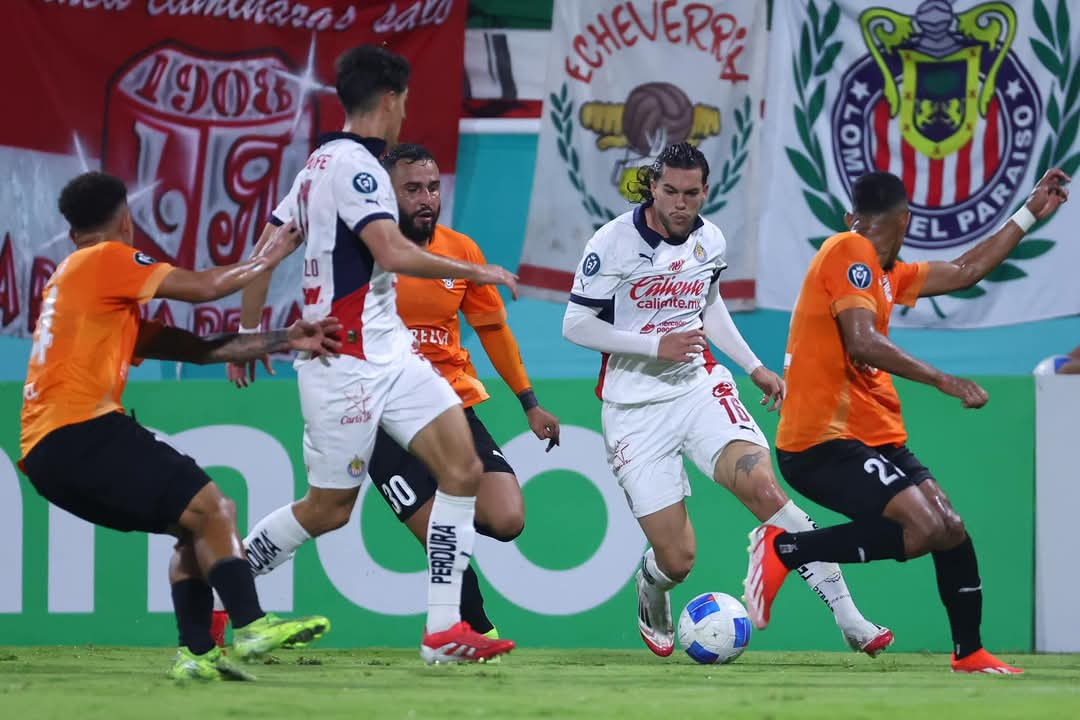 LAS CHIVAS CON TODAS SUS ESTRELLAS FUERON EXHIBIDOS POR EL HUMILDE CIBAO FC EN SU DEBUT DE LA CONCACAF LIGA DE CAMPEONES