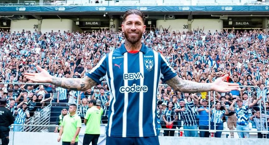 SERGIO RAMOS FUE PRESENTADO EN RAYADOS FRENTE A UN ESTADIO BBVA A REVENTAR EN ESTE CLAUSURA 2025 DE LA LIGA MX