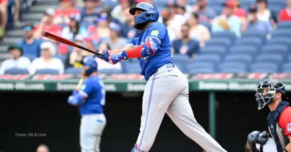 VLADIMIR GUERRERO PEGA CUADRANGULAR