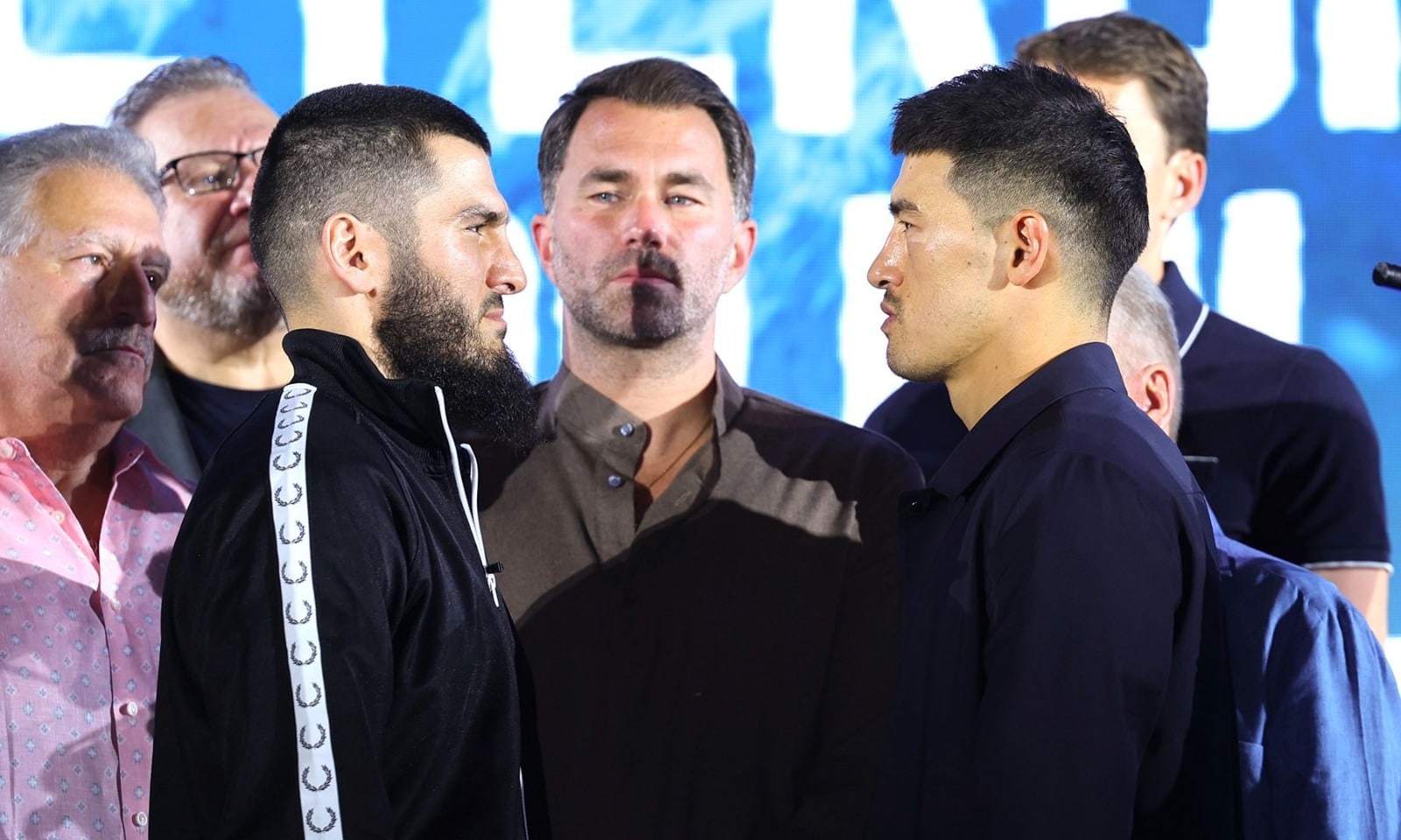 Artur Beterbiev vs Dmitry Bivol; Pelea indiscutible por el título semipesado, por los cinturones WBA, WBC, IBF, WBO y The Ring de Beterbiev.