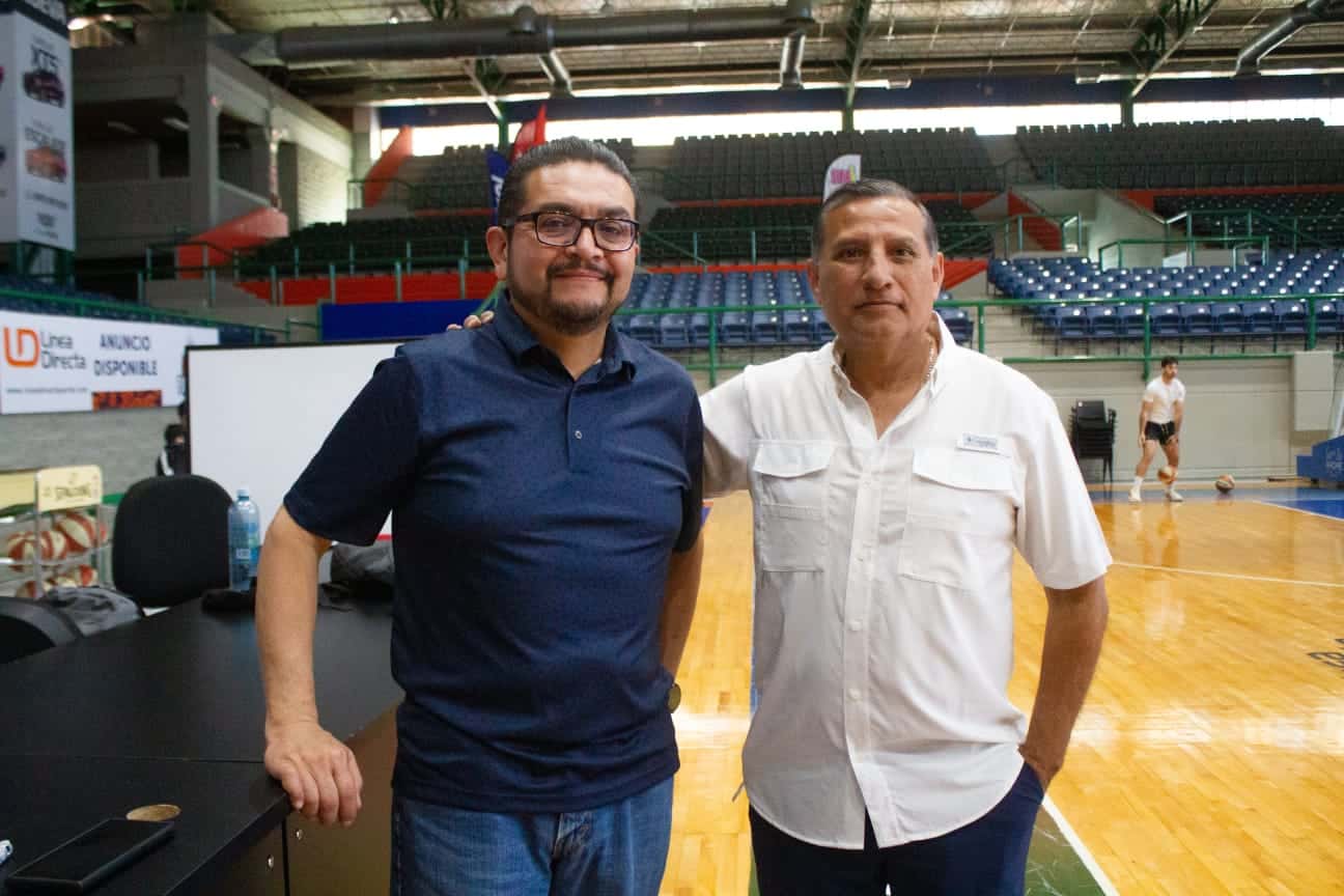 José Luis Ibarra, comisionado de arbitraje profesional del circuito, visitó la casa de Pioneros de Los Mochis, evaluando diversos puntos.