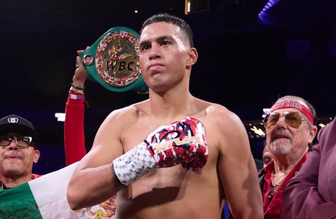 David Benavidez y su padre y entrenador José Benavidez Sr. estuvieron en Arabia Saudita durante el fin de semana.