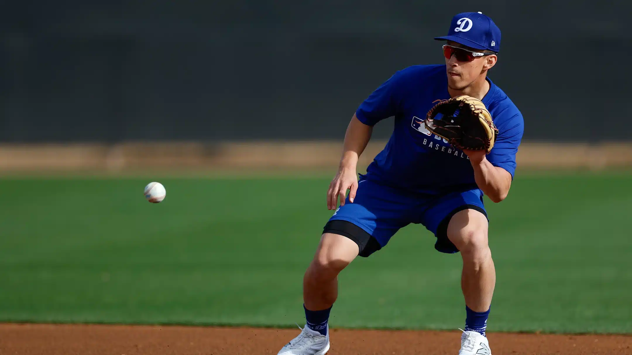 DODGERS NO DEFINE LA TITULARIDAD EN SEGUNDA