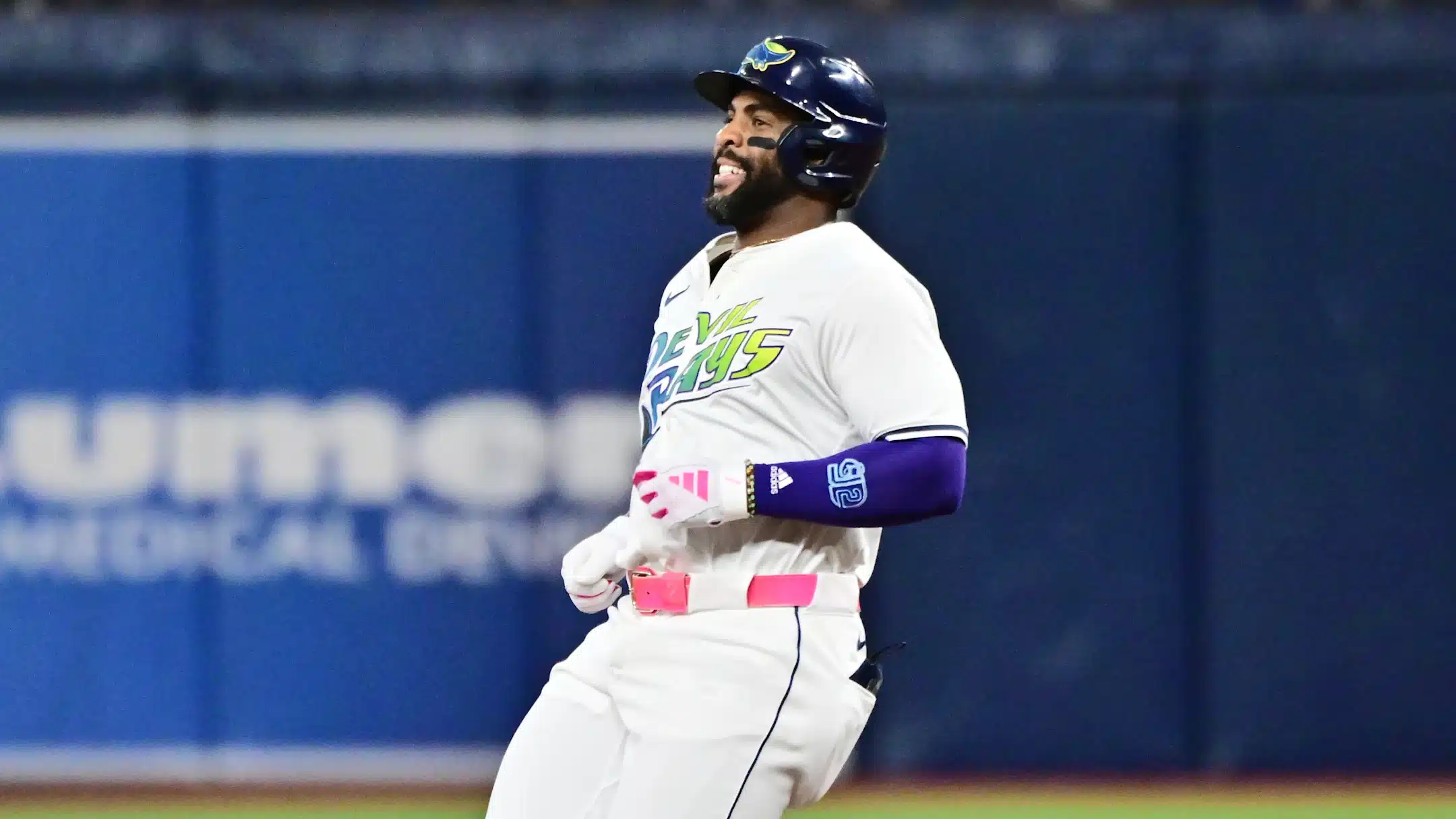 YANDY DIAZ SEGUIRÁ CON LOS RAYS