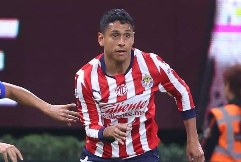 CHIVAS DESPUÉS DE LA EXPULSIÓN DE ALAN MOZO SE TERMINÓ DE LLEVAR UNA GOLEADA DE 4-0 CLUB AMÉRICA EN LOS OCTAVOS DE LA CONCACAF LIGA DE CAMPEONES