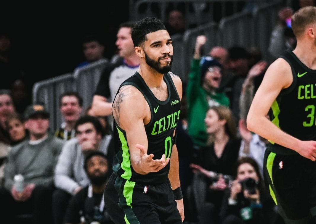 Los Celtics juegan el día de hoy en su duela ante los 76ers.