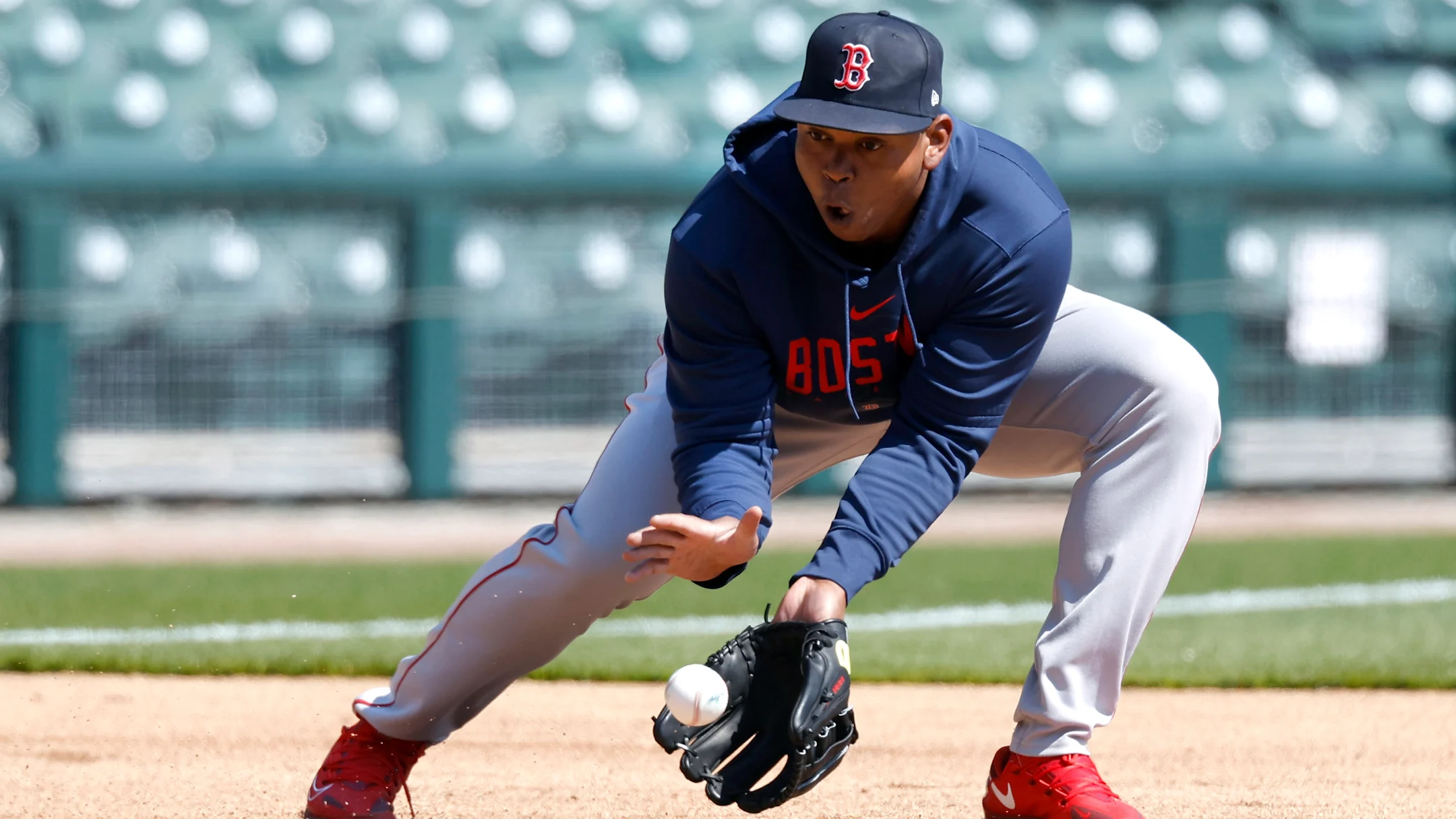 RAFAEL DEVERS TOMANDO ROLETAZOS