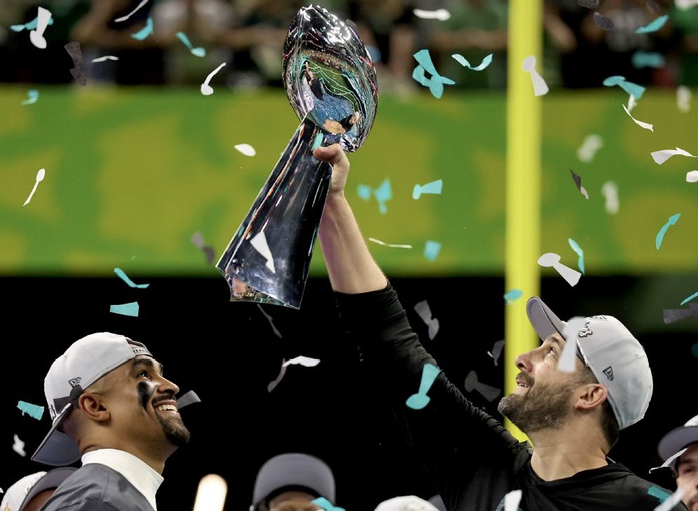 NICK SIRIANNI CONTRATO PHILADELPHIA NFL 2025