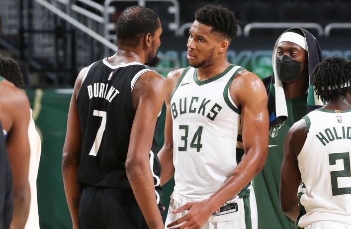 Kevin Durant o Giannis Antetokounmpo, la decisión que afrontan los eliminados Houston Rockets.