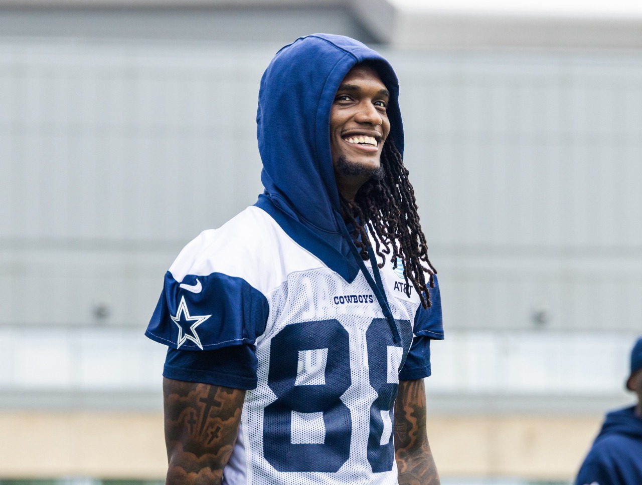 Las cuotas de apuestas y las primeras predicciones sugieren que la temporada 2025 podría ser complicada para los Dallas Cowboys.